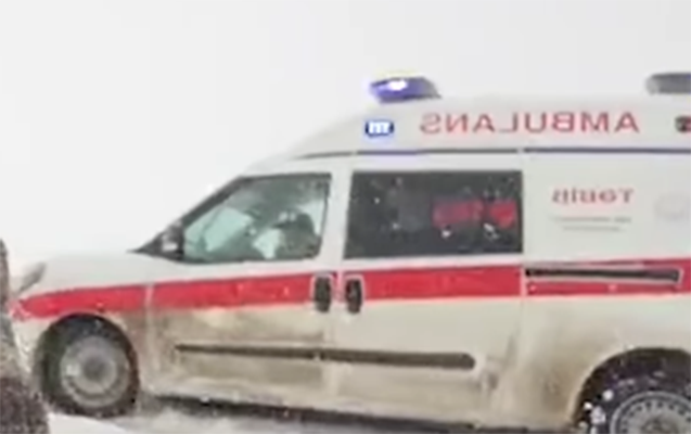 Təcili yardım maşını yolda qaldı
