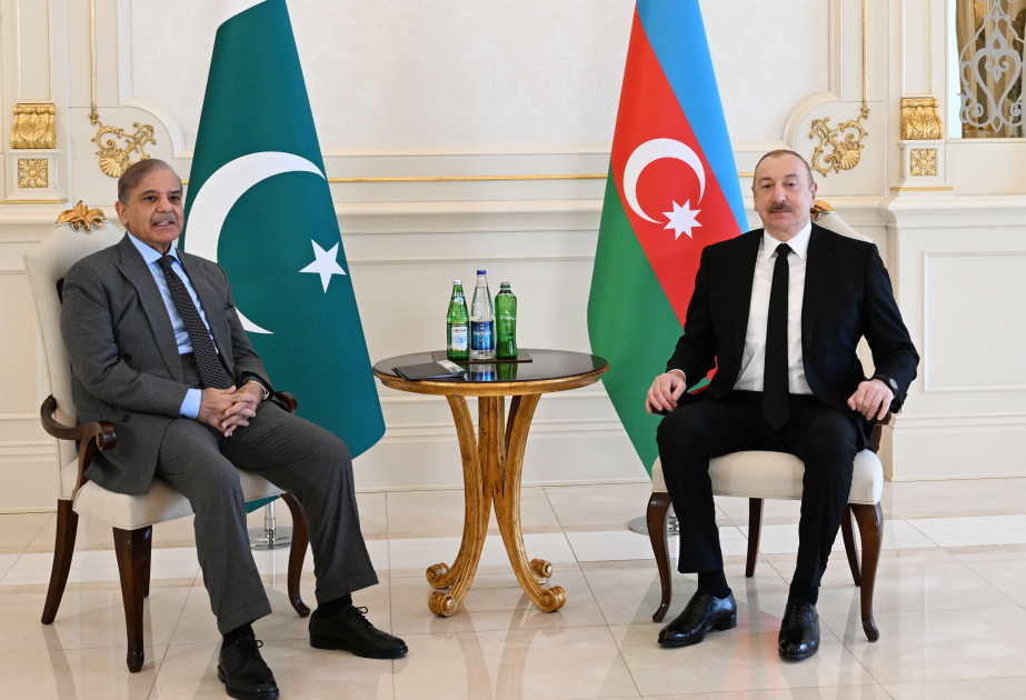 İlham Əliyev Şahbaz Şəriflə təkbətək görüşdü
