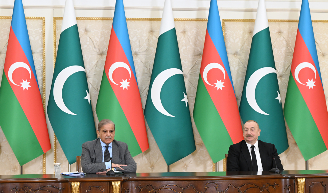 Liderlər mətbuata bəyanatlarla çıxış ediblər