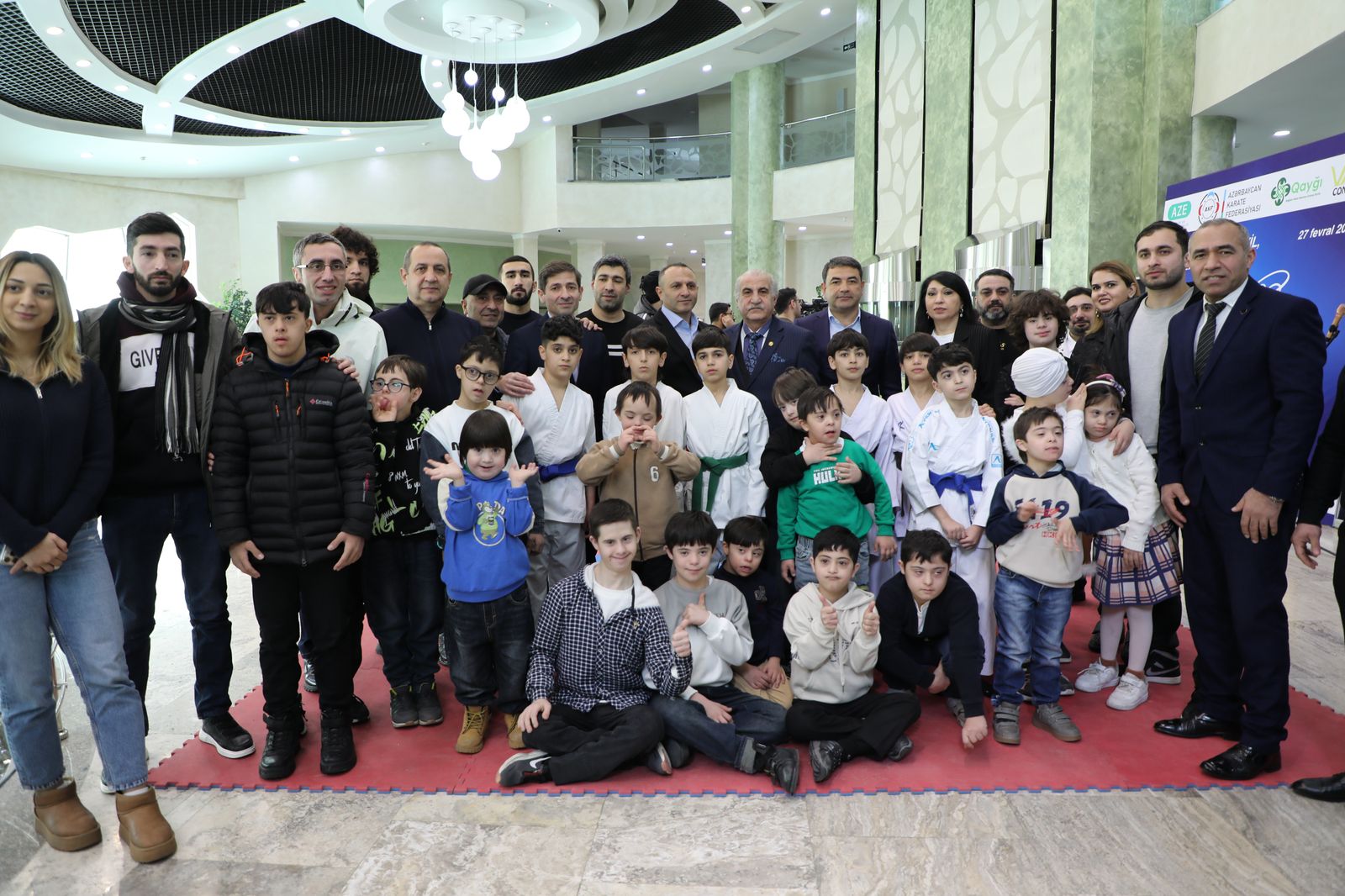 Daun sindromlu uşaqlarla görüş - FOTO