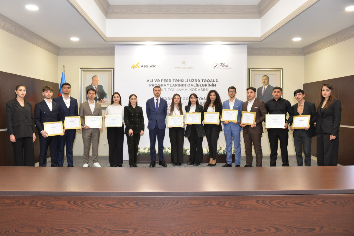 “AzerGold” təqaüd müsabiqəsinin qaliblərini mükafatlandırdı - FOTO