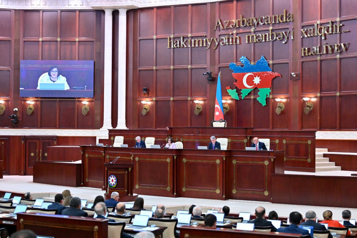 Milli Məclisin iclası başladı - Gündəlikdə 16 məsələ var