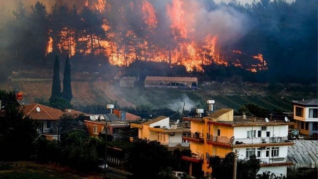 Rusiyada meşə yanğınları - Qəsəbələrə yaxınlaşır