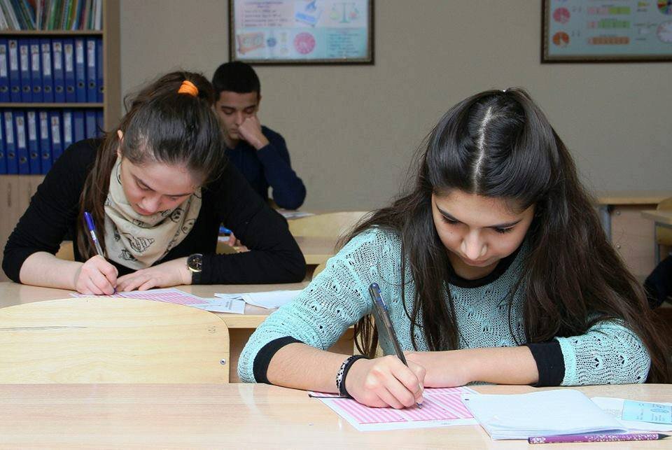 Ali məktəblərə sənəd qəbulunun vaxtı UZADILDI