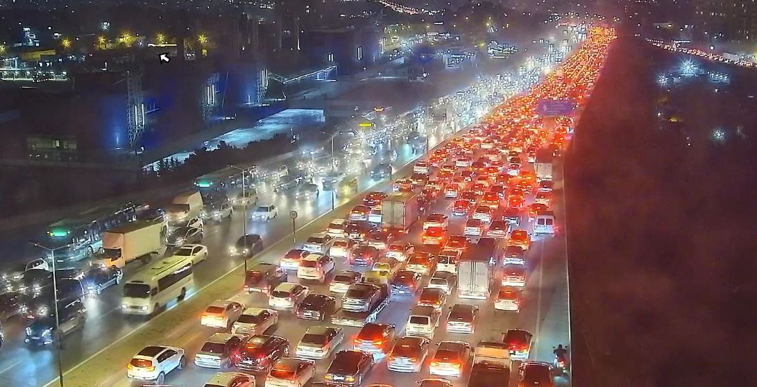 Bakıda tıxaclar iftar məclislərinə görədir - Rəsmi AÇIQLAMA