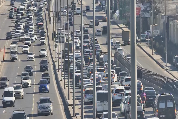 "Dərnəgül" yolunda qəza tıxac yaratdı