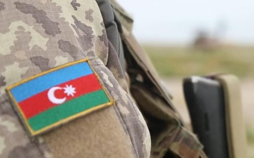 Ehtiyata buraxılan hərbçilərə forma QADAĞASI