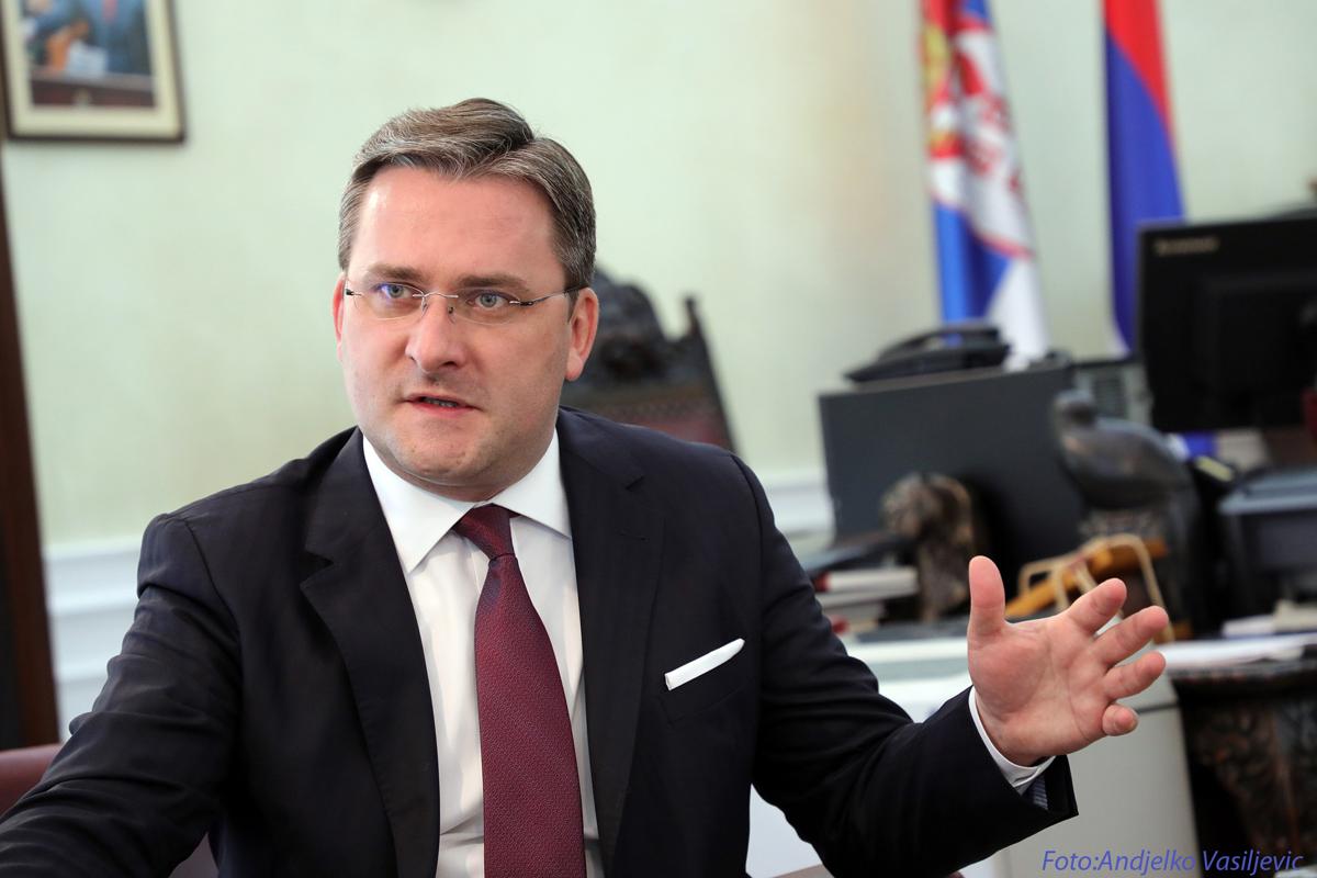 Mədəniyyət nazirinə hücum edən şəxs SAXLANILDI