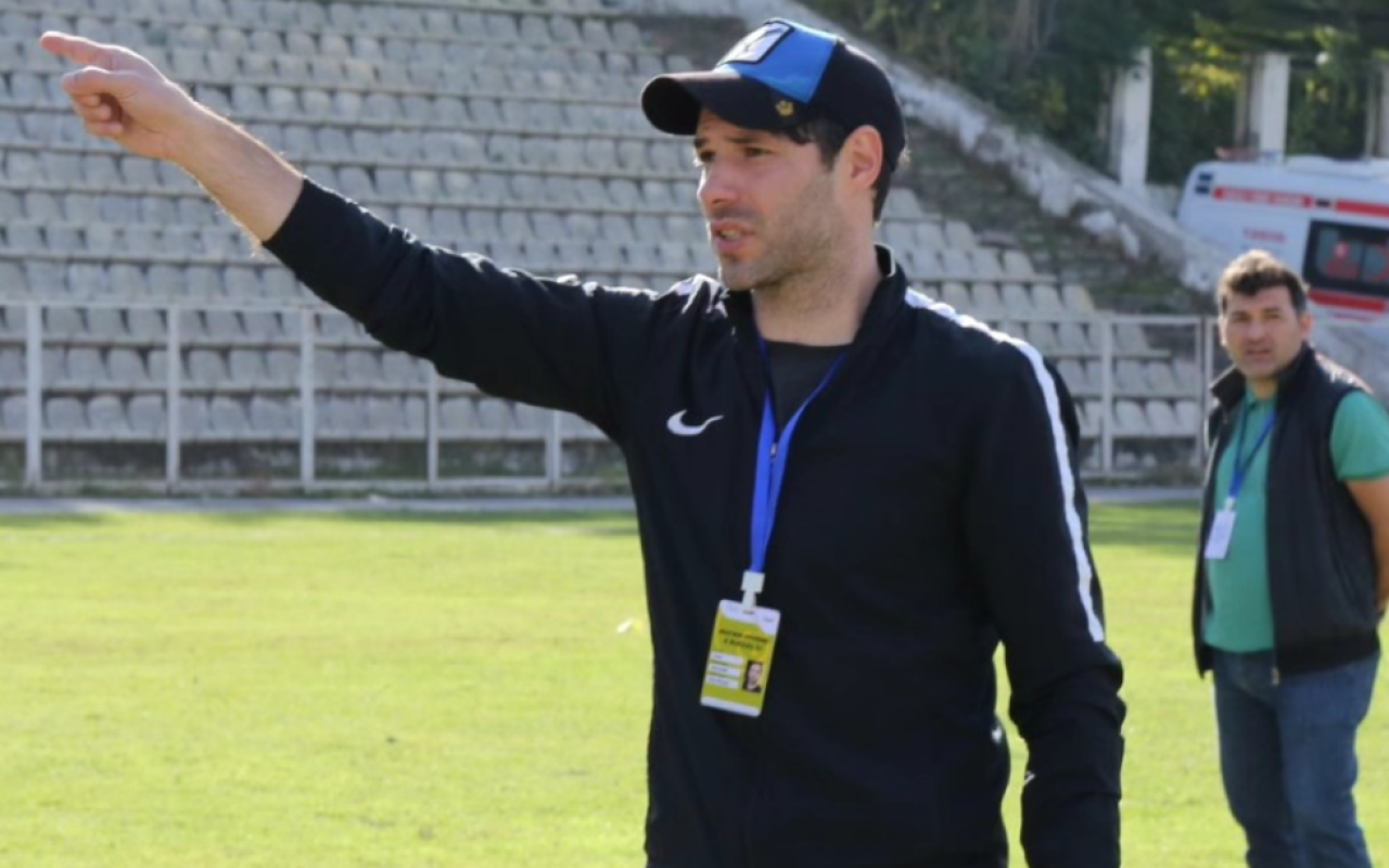 AFFA hakimlər otağına girən baş məşqçini cəzalandırdı 