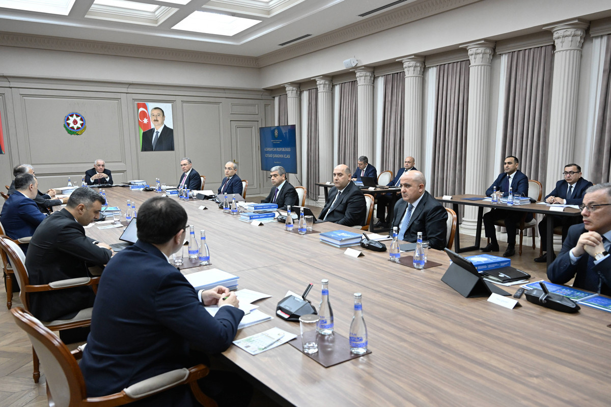 Baş nazir hökumət üzvlərini TOPLADI