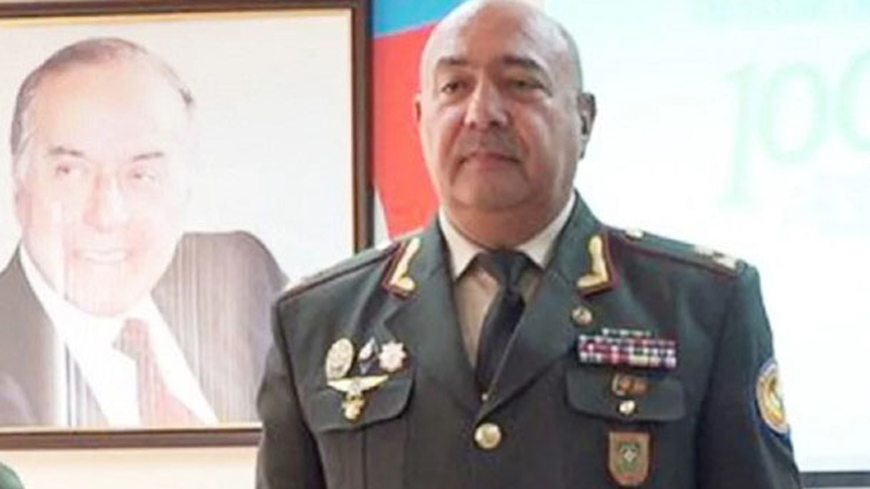 Nazir generalı təqaüdə göndərdi 