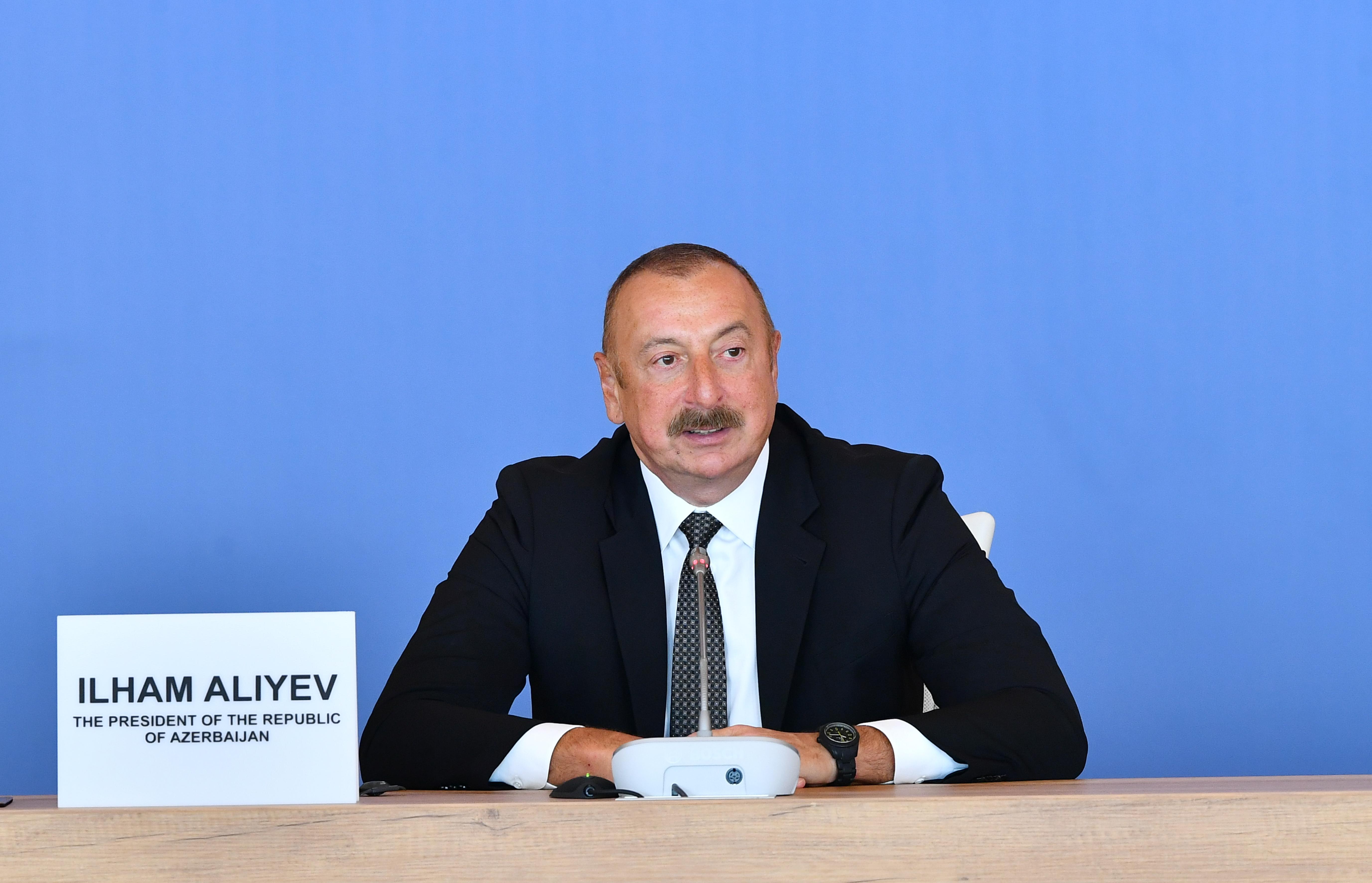 İlham Əliyev korrupsiyaya uğramış siyasətçilərdən DANIŞDI