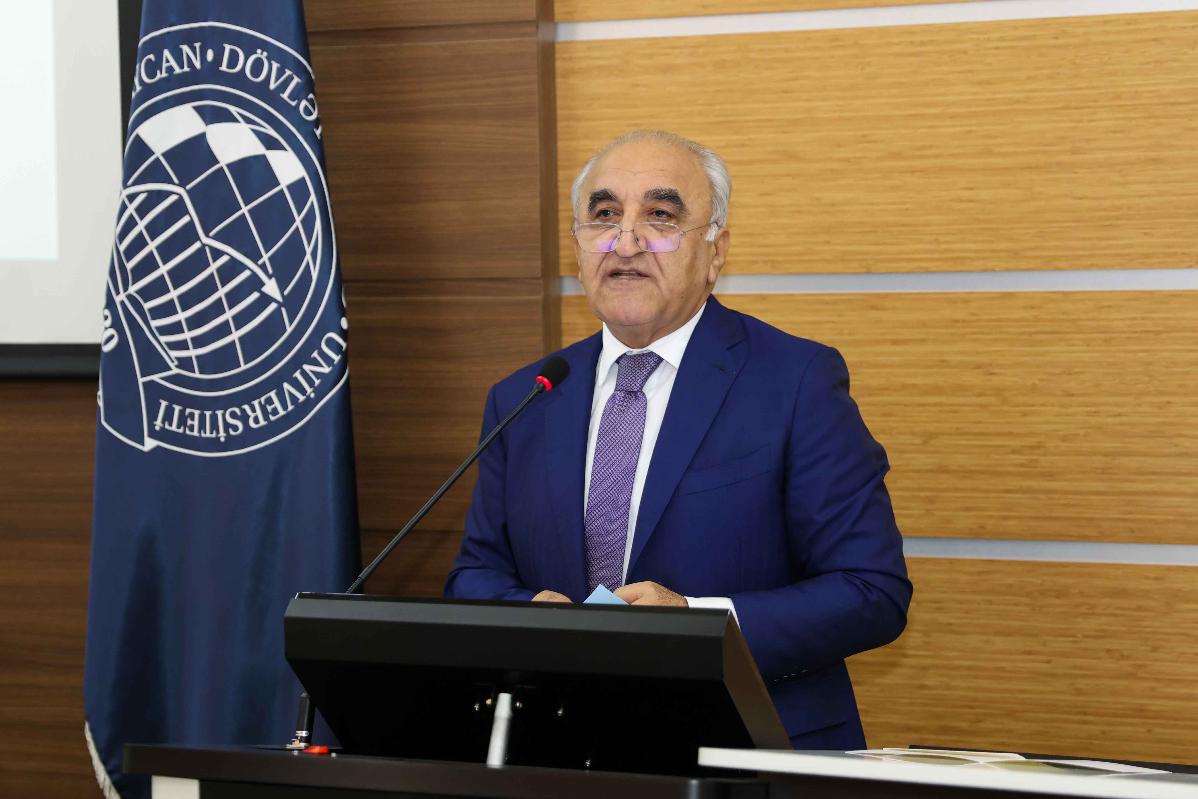 UNEC-də "Konstitusiya və Suverenlik İli" çərçivəsində konfrans keçirilib