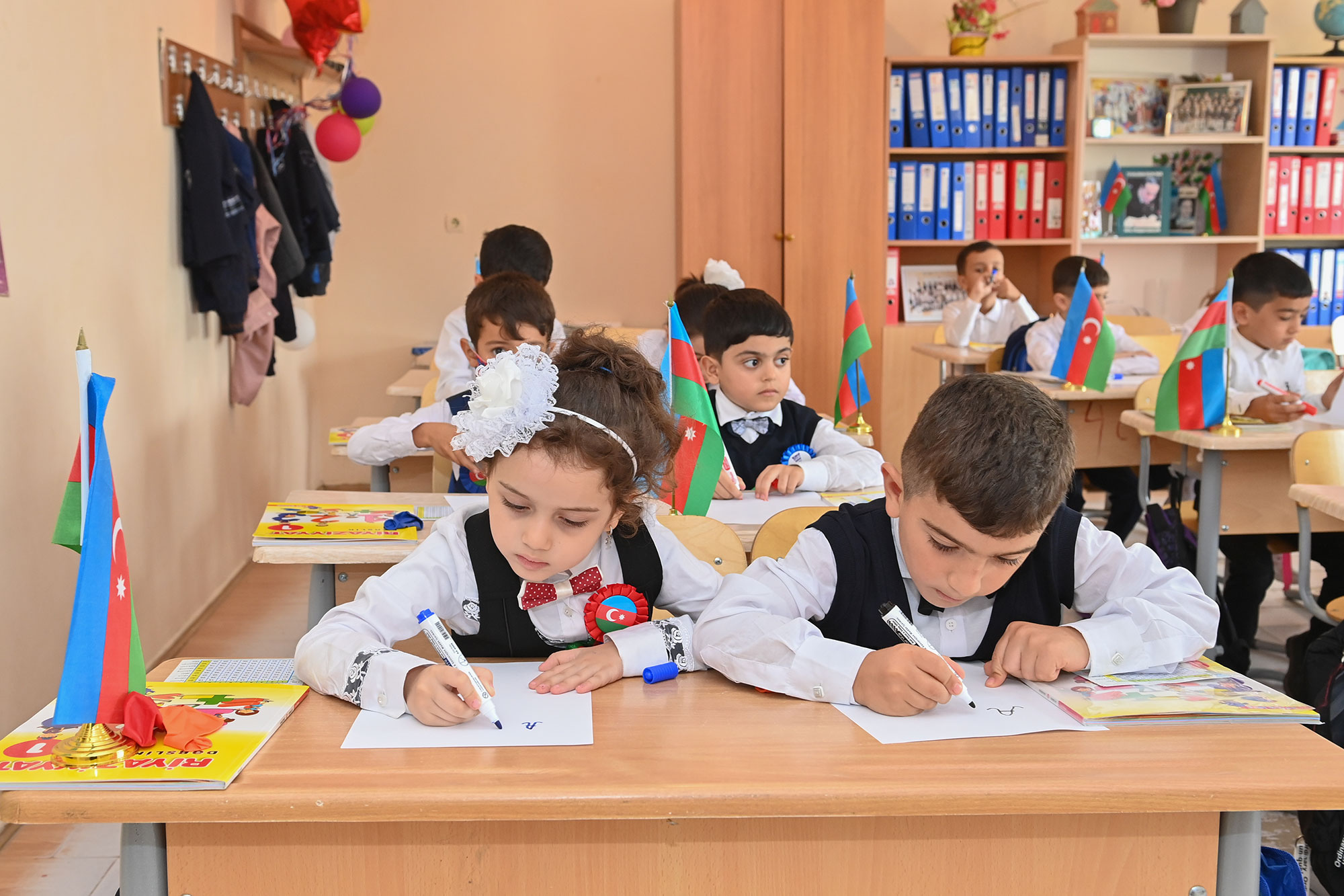 10 min şagird məktəbini dəyişdi