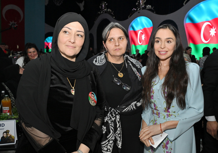 Leyla və Arzu Əliyevalar şəhid anaları ilə iftar məclisində - FOTO