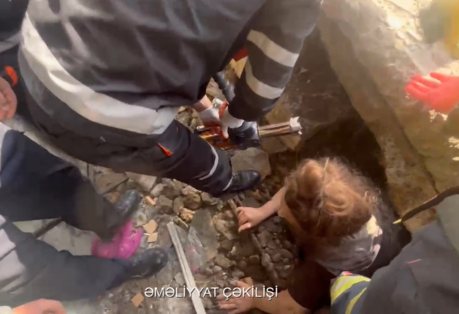 Yaşayış binasının eyvanı uçdu - 1 nəfər dağıntılar altında qaldı