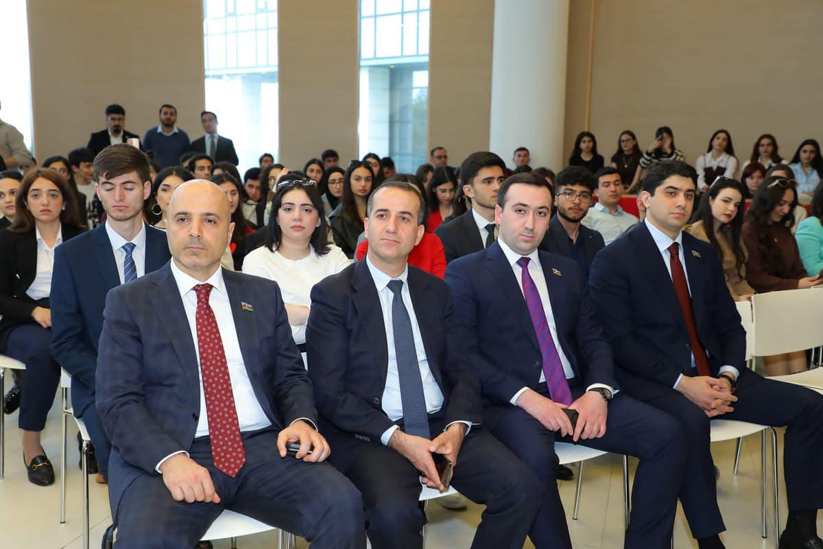 Parlamentin deputatları  “Qərbi Azərbaycan mövzusu 100 ildə” adlı dəyirmi masada 