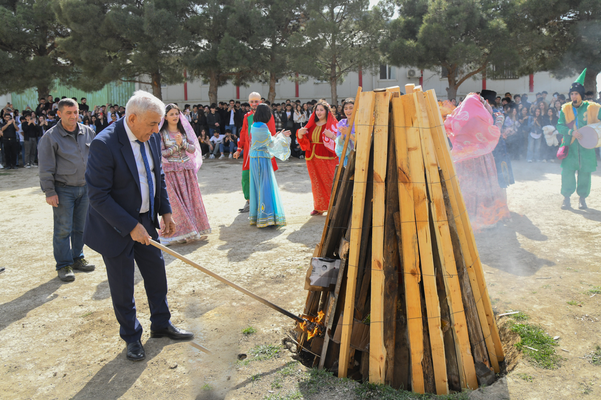 Universitetdə şənlik – FOTOLAR