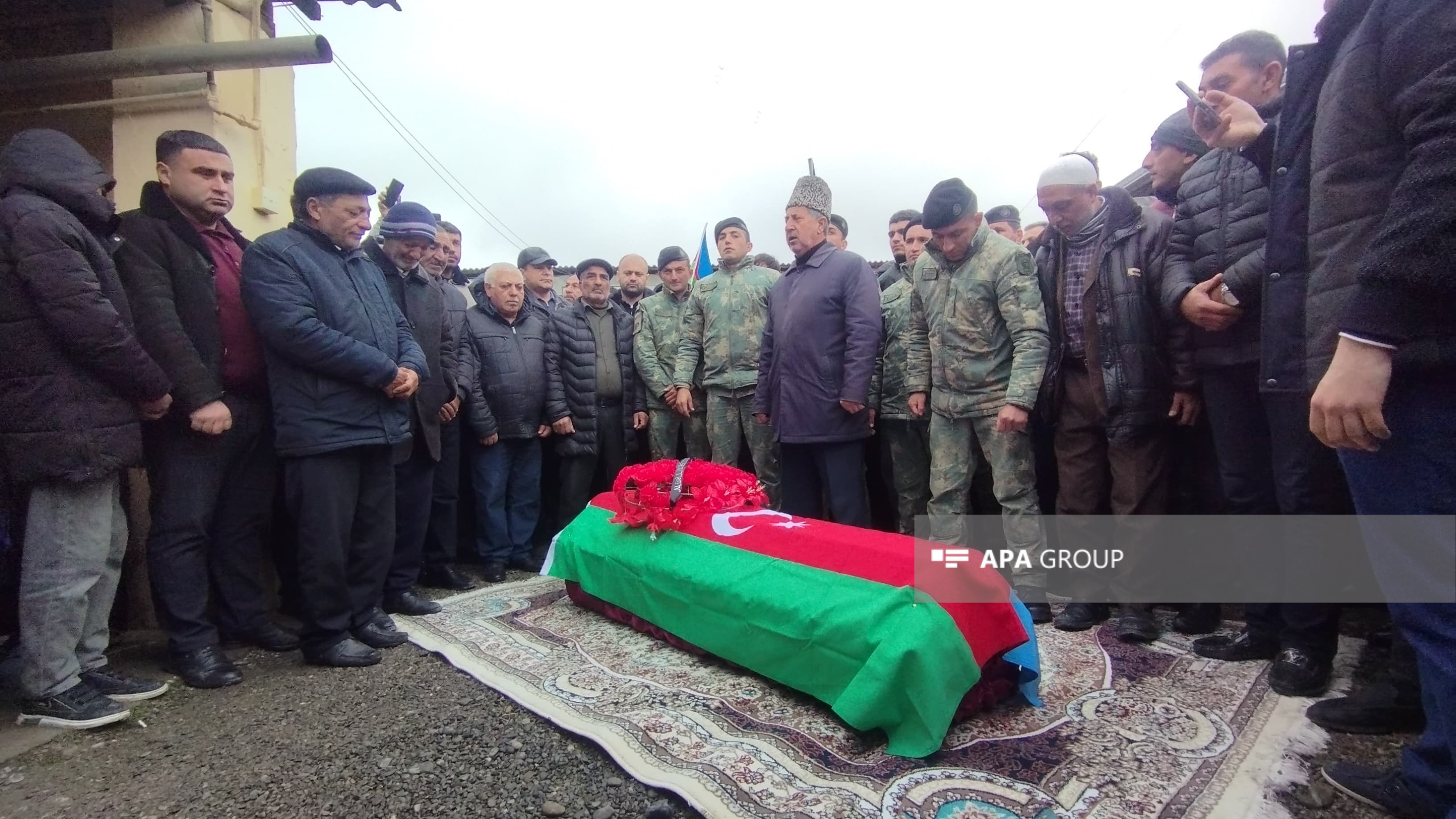 Qar uçqununda həlak olmuş əsgərimizlə vida mərasimi 