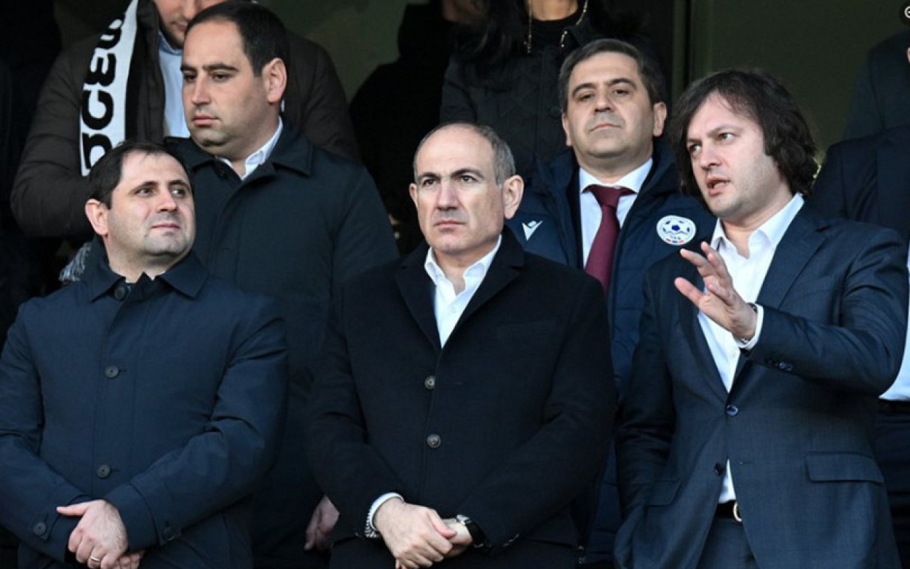 Paşinyan İrəvana ağır məğlubiyyətlə qayıdır