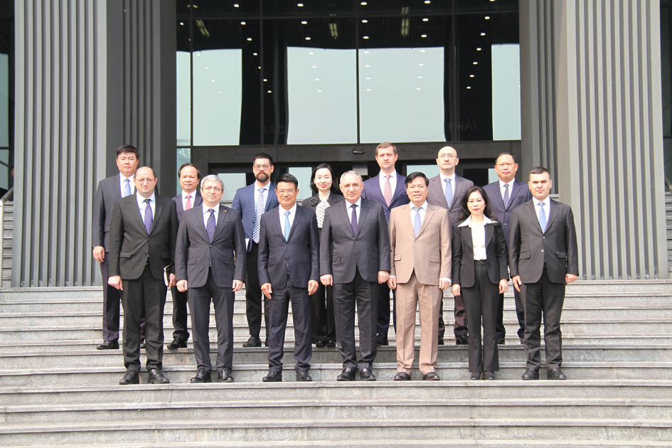 Baş prokuror Vyetnama gedib - FOTO