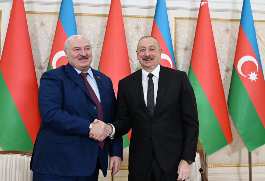 Lukaşenko İlham Əliyevi təbrik etdi