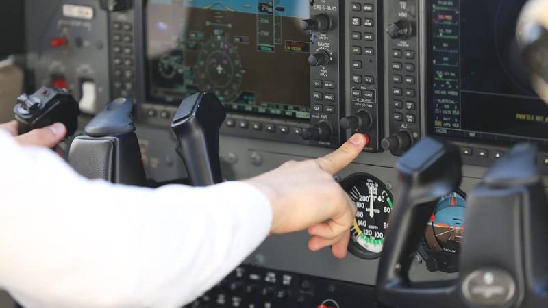 Pilot pasportunu götürmədi: təyyarə geri qayıtdı