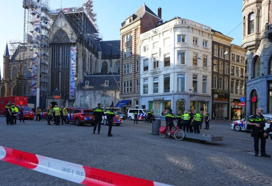 Amsterdamın mərkəzində 5 nəfər bıçaqlandı