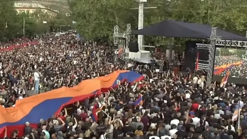 Paşinyan “Qarabağ hərəkatının” fəaliyyətini qadağan etməlidir