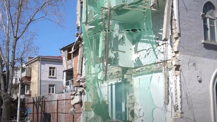 Sumqayıtda da sakinlər evdə olarkən mənzillər sökülür? – VİDEO
