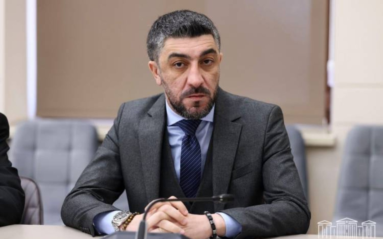 Ermənistanda deputat istefa verdi