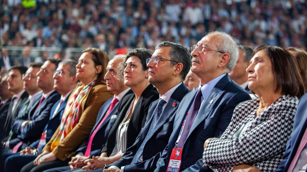 Bir tərəfdə CHP qurultayı, bir tərəfdə nikah mərasimi...