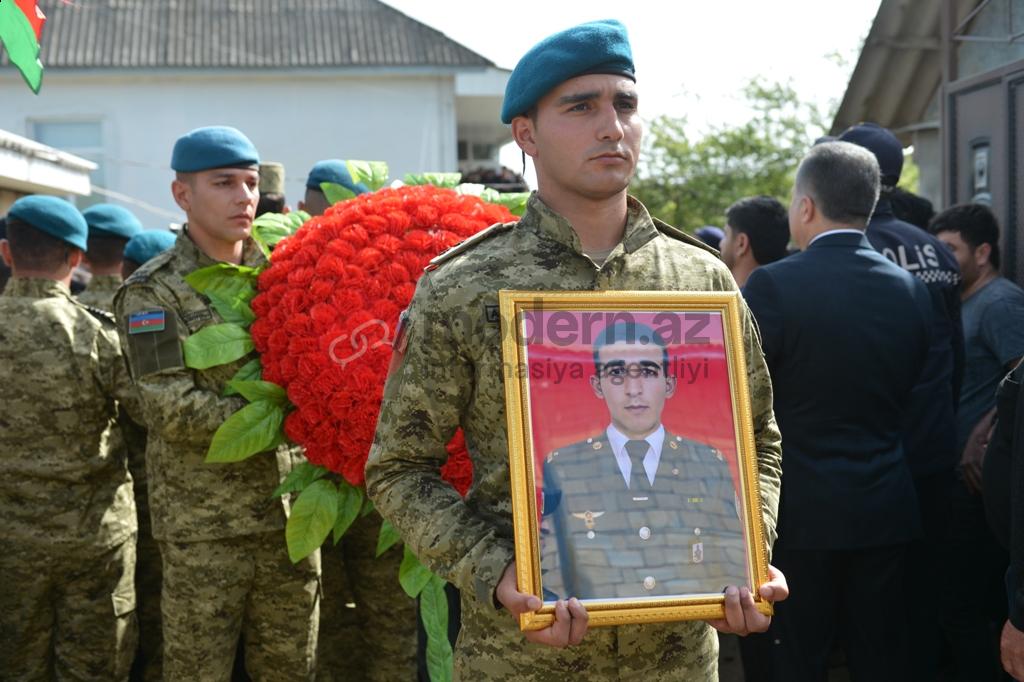 Şəhid hərbçimizin dəfnindən FOTOLAR
