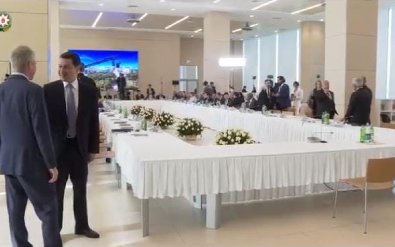 İlham Əliyevin çıxışına belə hazırlaşdılar - VİDEO