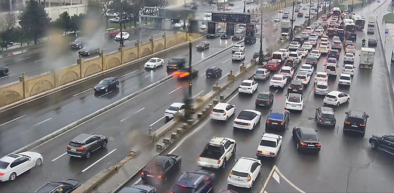 14 yolda tıxac var - SİYAHI