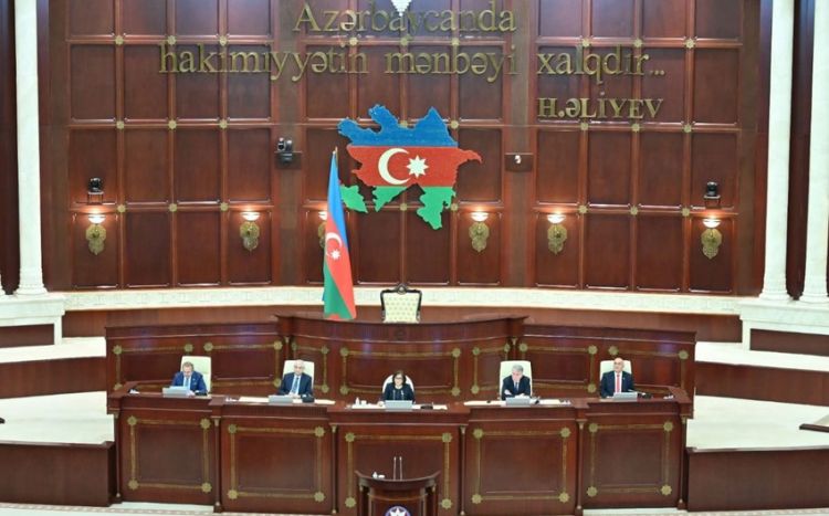 Milli Məclisin iclası BAŞLADI