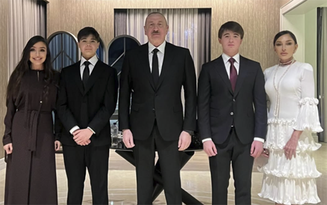 Prezident ailəsi ilə birgə Antalyada - FOTO