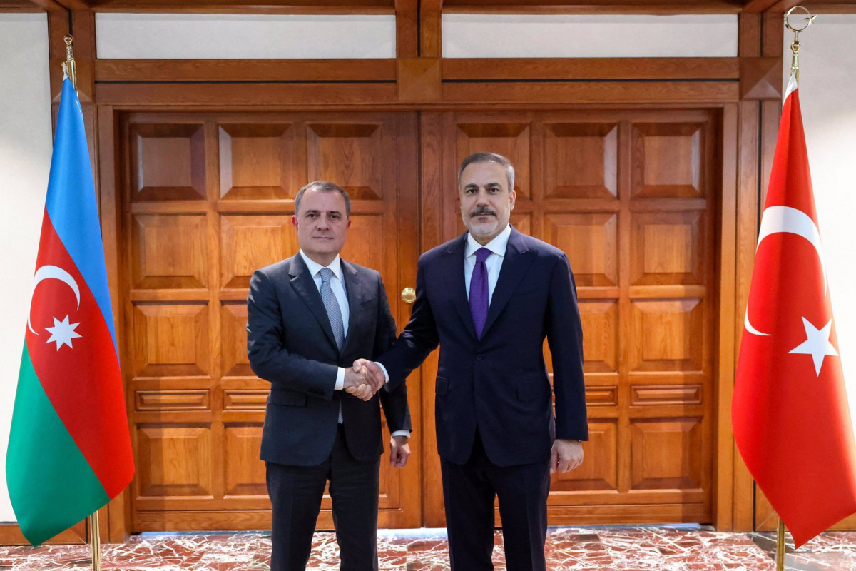 Ceyhun Bayramov Hakan Fidanla regionu müzakirə etdi