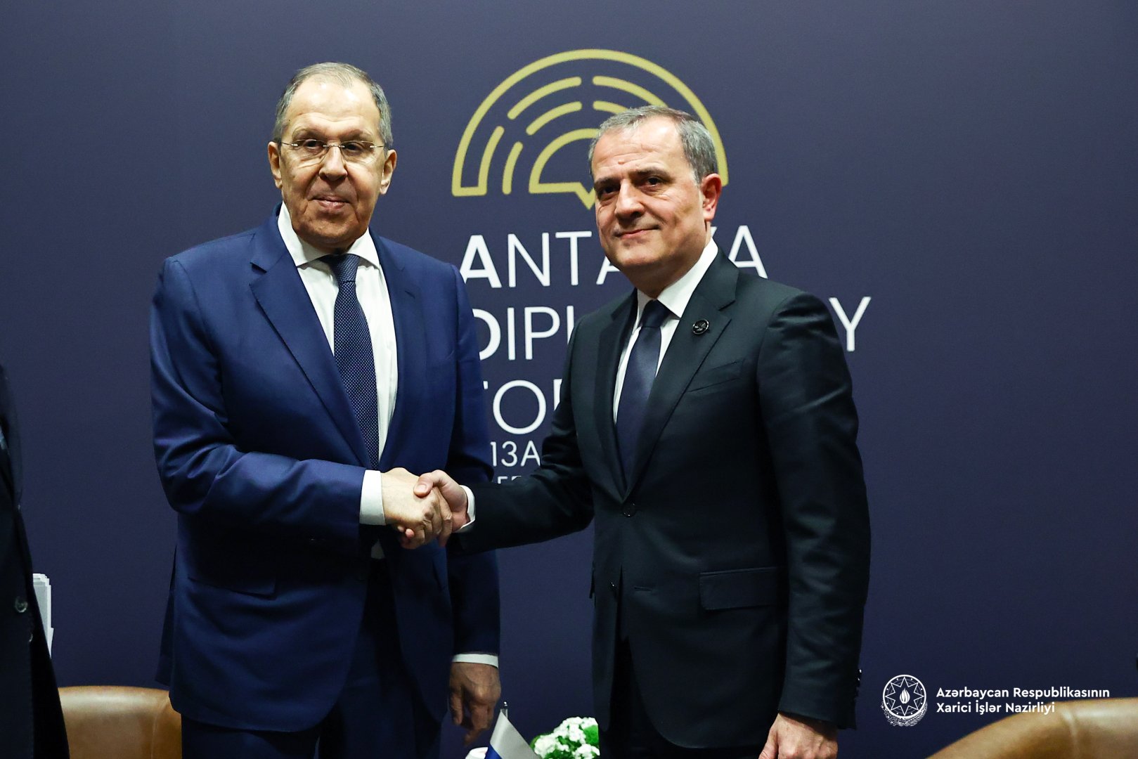 Ceyhun Bayramov Lavrovla regionu müzakirə etdi