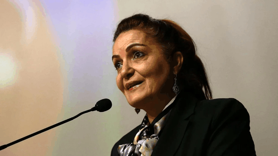 Aygün Attar bayrağımızı niyə ATDI...