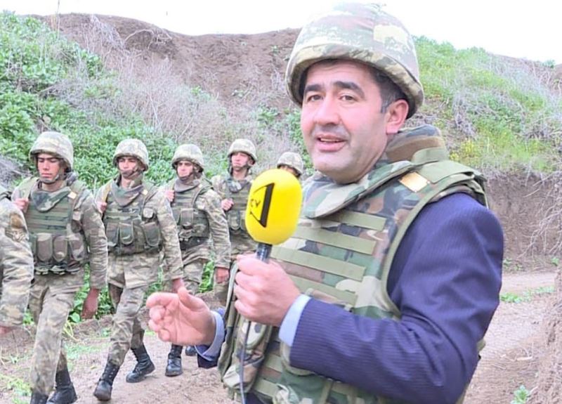 Jurnalist Xankəndidə silah tapdı, polisə təhvil verdi - VİDEO