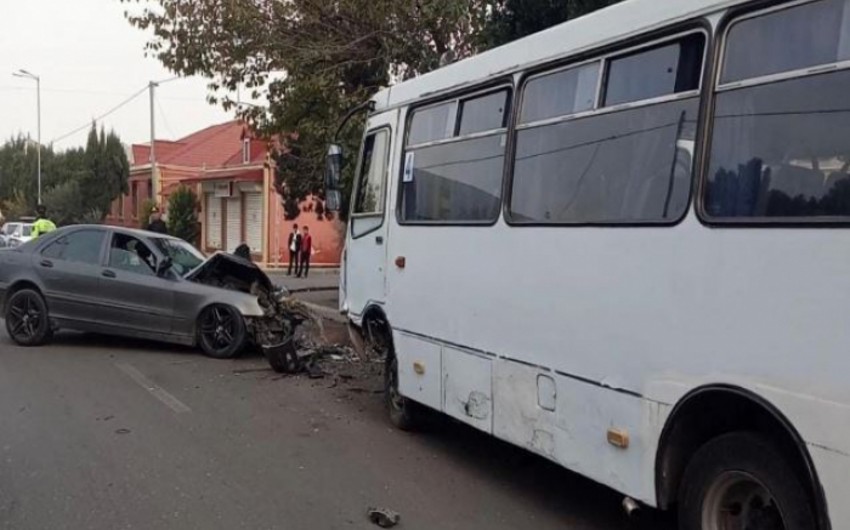 Göygöldə mikroavtobus aşdı - Xəsarət alanlar var