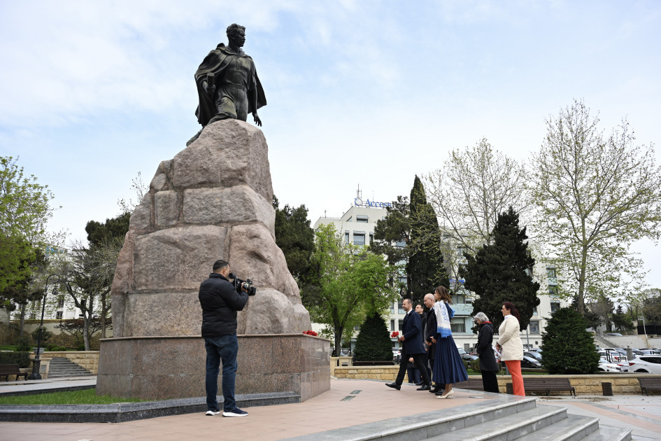 Sloveniya XİN rəhbəri Mehdi Hüseynzadənin abidəsində