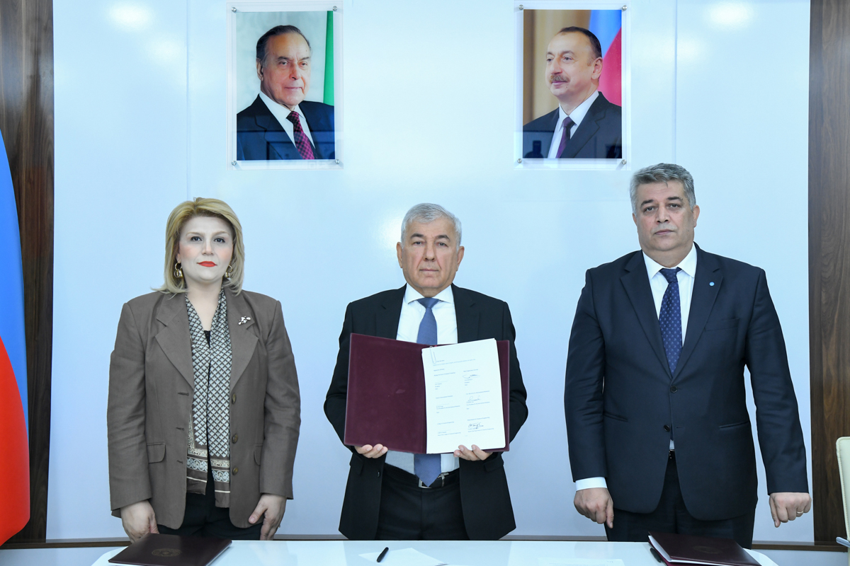 BMU ilə Pekin Universiteti ikili diplom proqramına dair müqavilə imzaladı