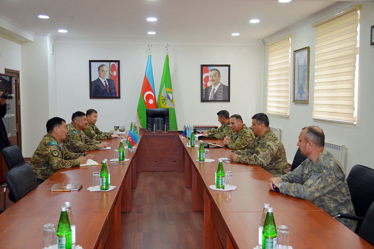 Qazaxıstan Həmlə-Desant Qüvvələrinin komandanı XTQ hərbi hissələrində olub