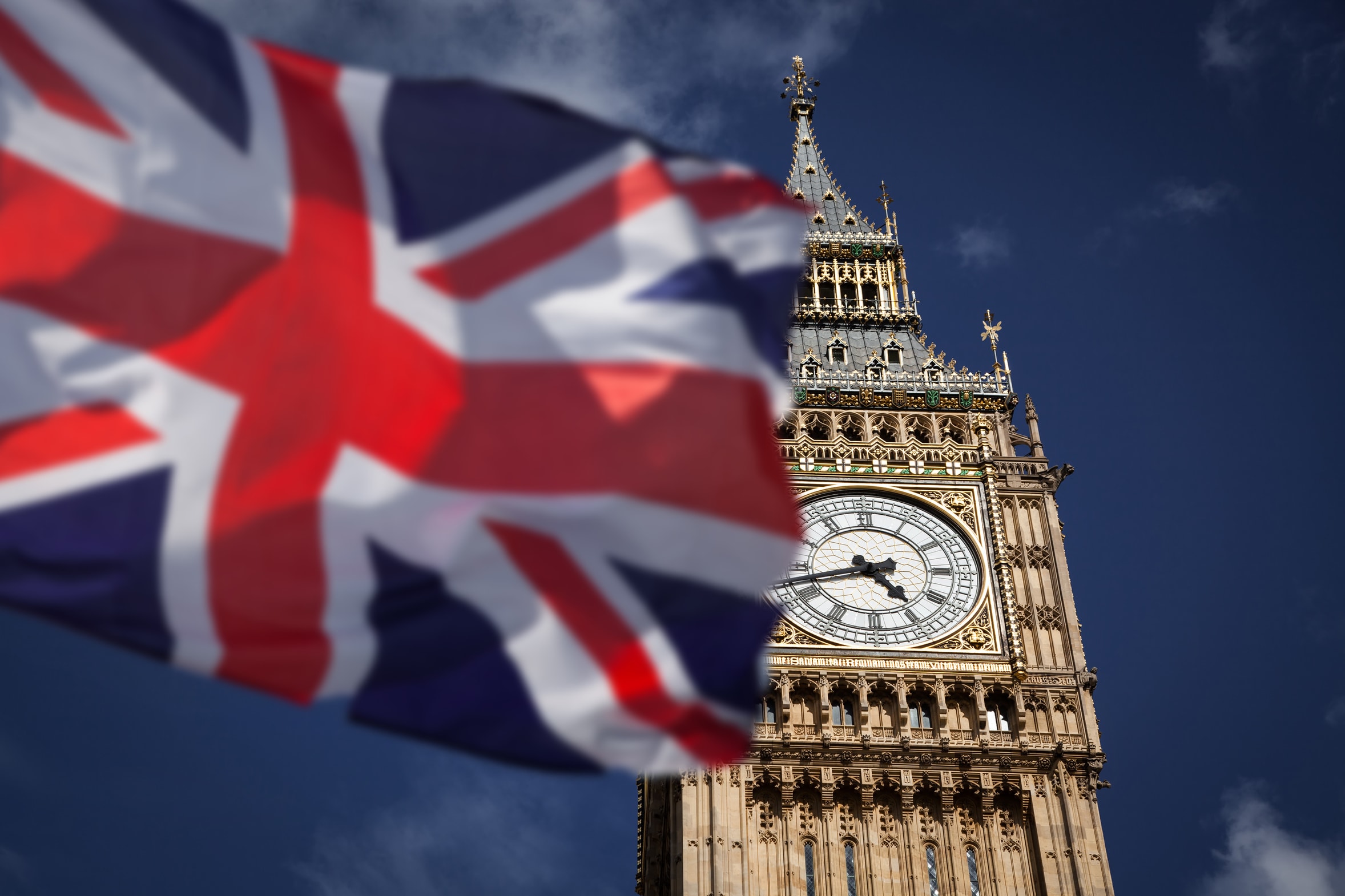 Britaniya Rusiyanı Ukraynada tam atəşkəsə çağırır