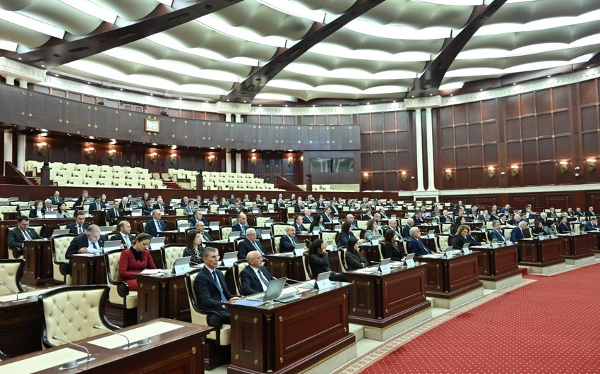 Milli Məclisin iclası başladı - Gündəlikdə 12 məsələ var