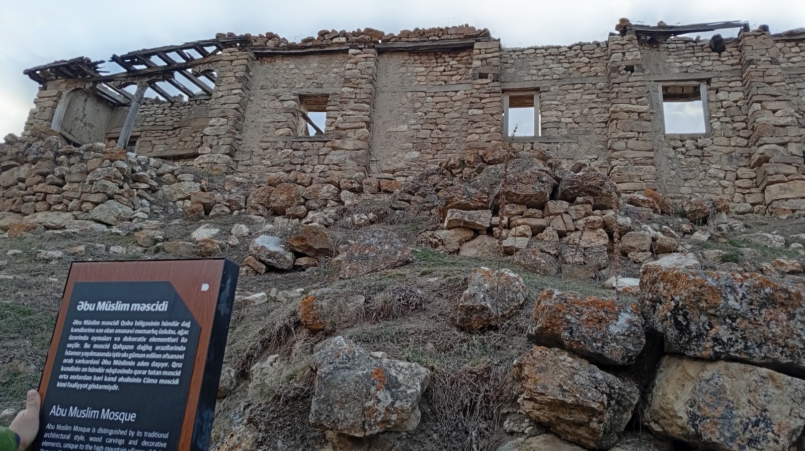 Tarixi məscidlə bağlı 10 quruma müraciət edildi