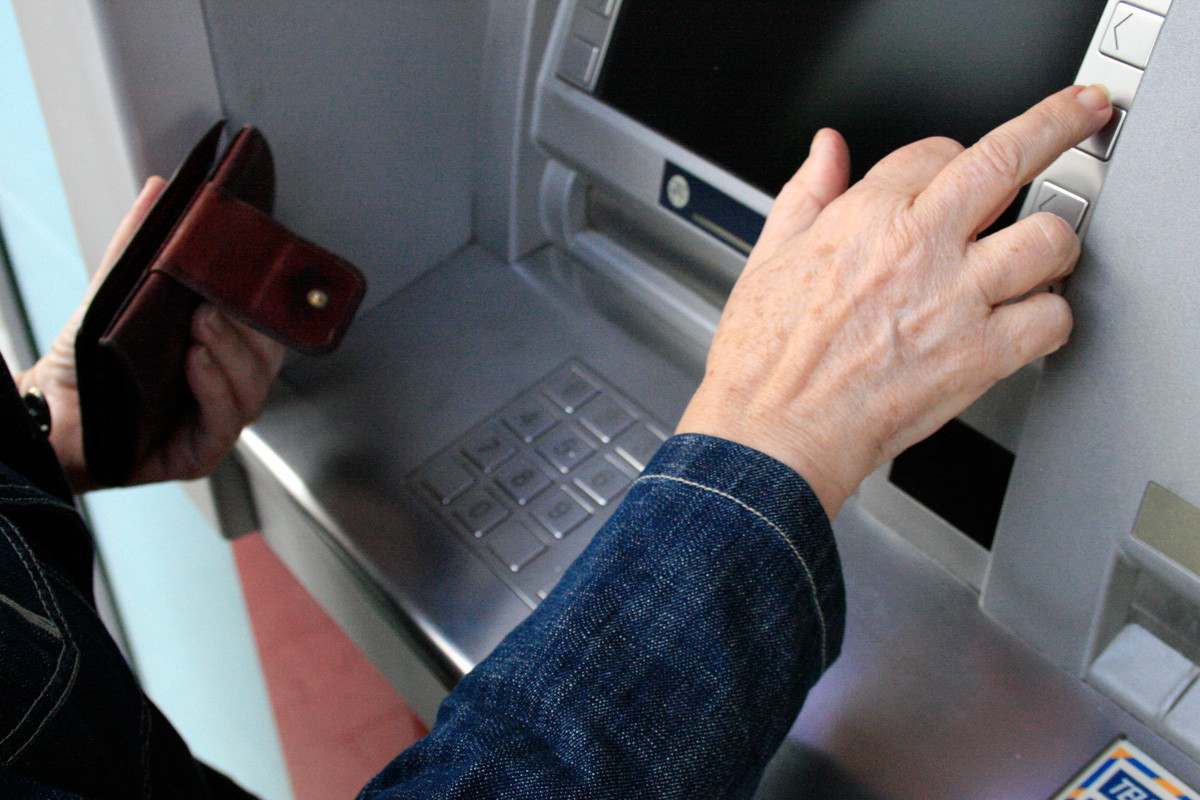 Yasamalda bank kartından 5 min manat oğurlandı