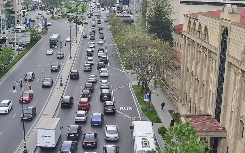 Bu yollarda tıxac var - SİYAHI